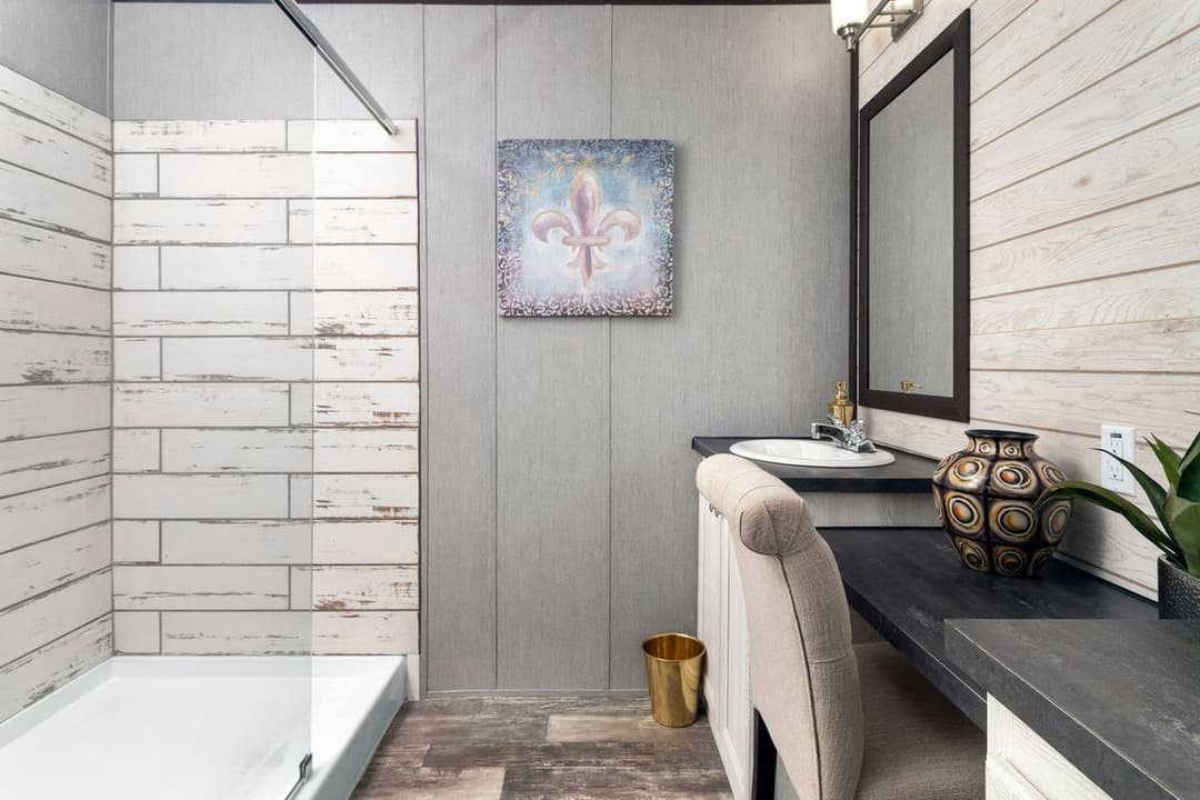 The seaside 1170 bathroom home features