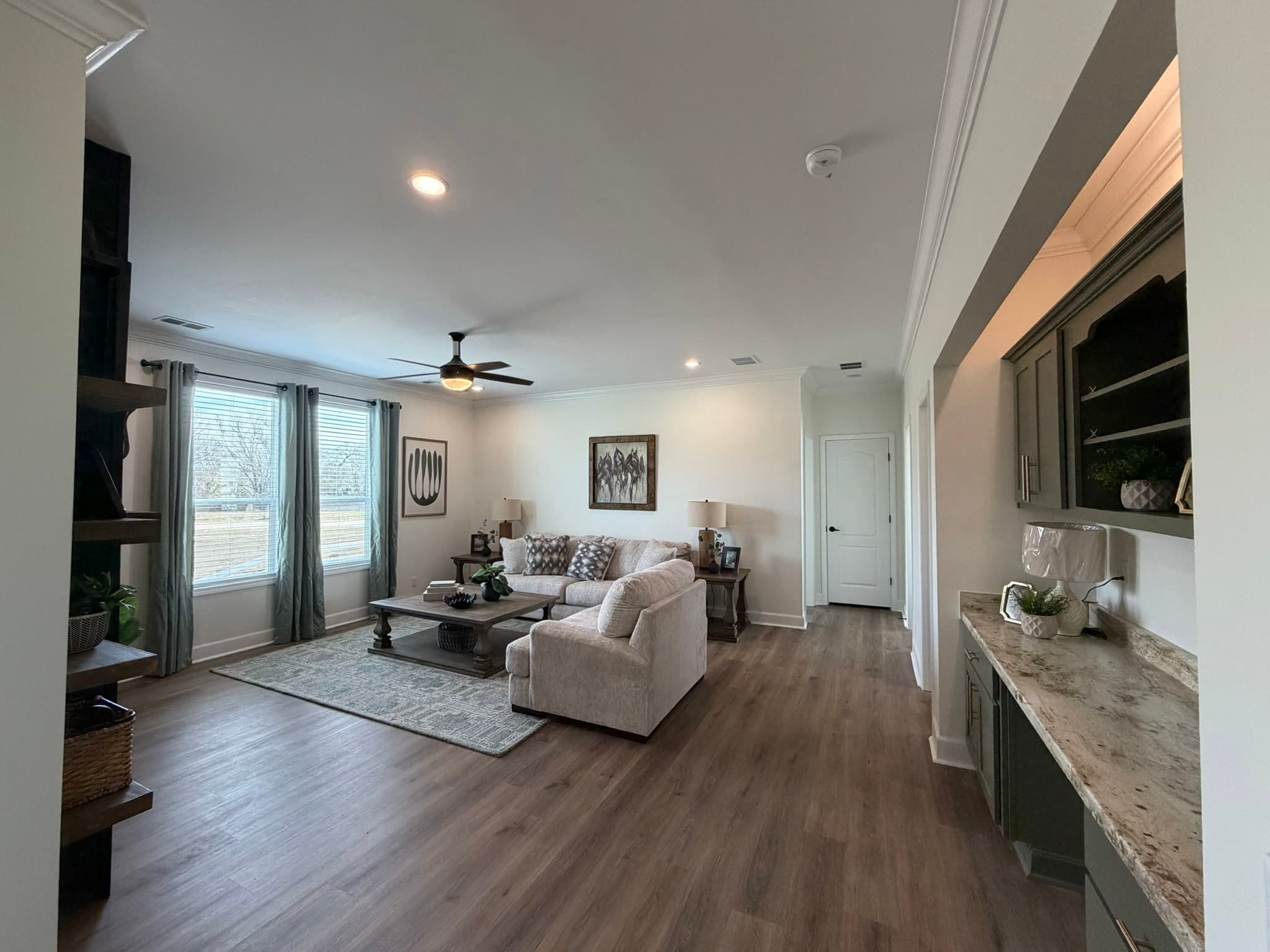 Ponderosa interior home features