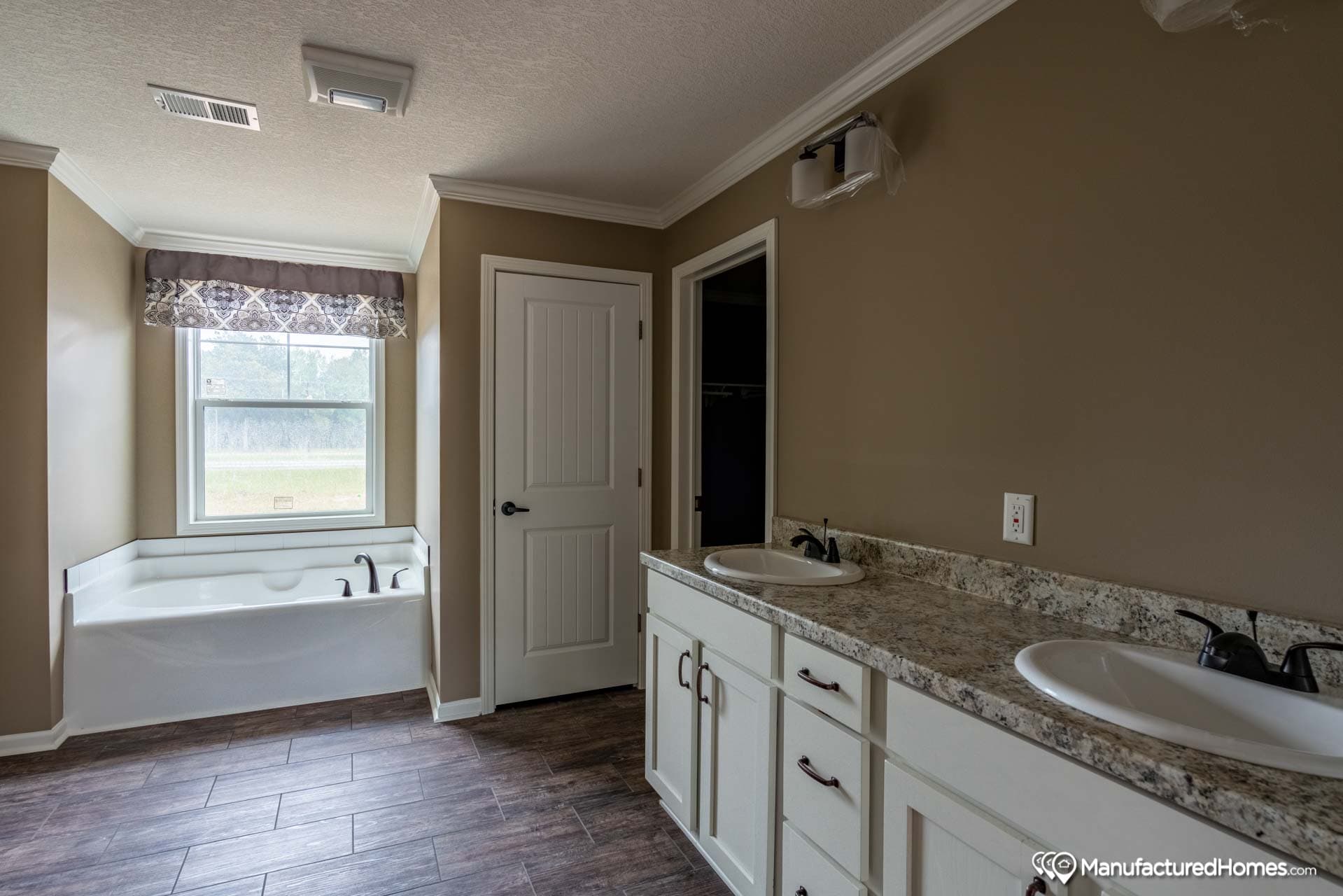 The kyleigh bathroom home features