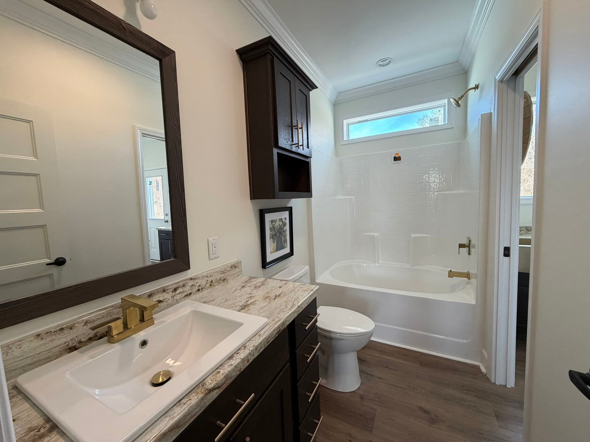 Ponderosa bathroom home features