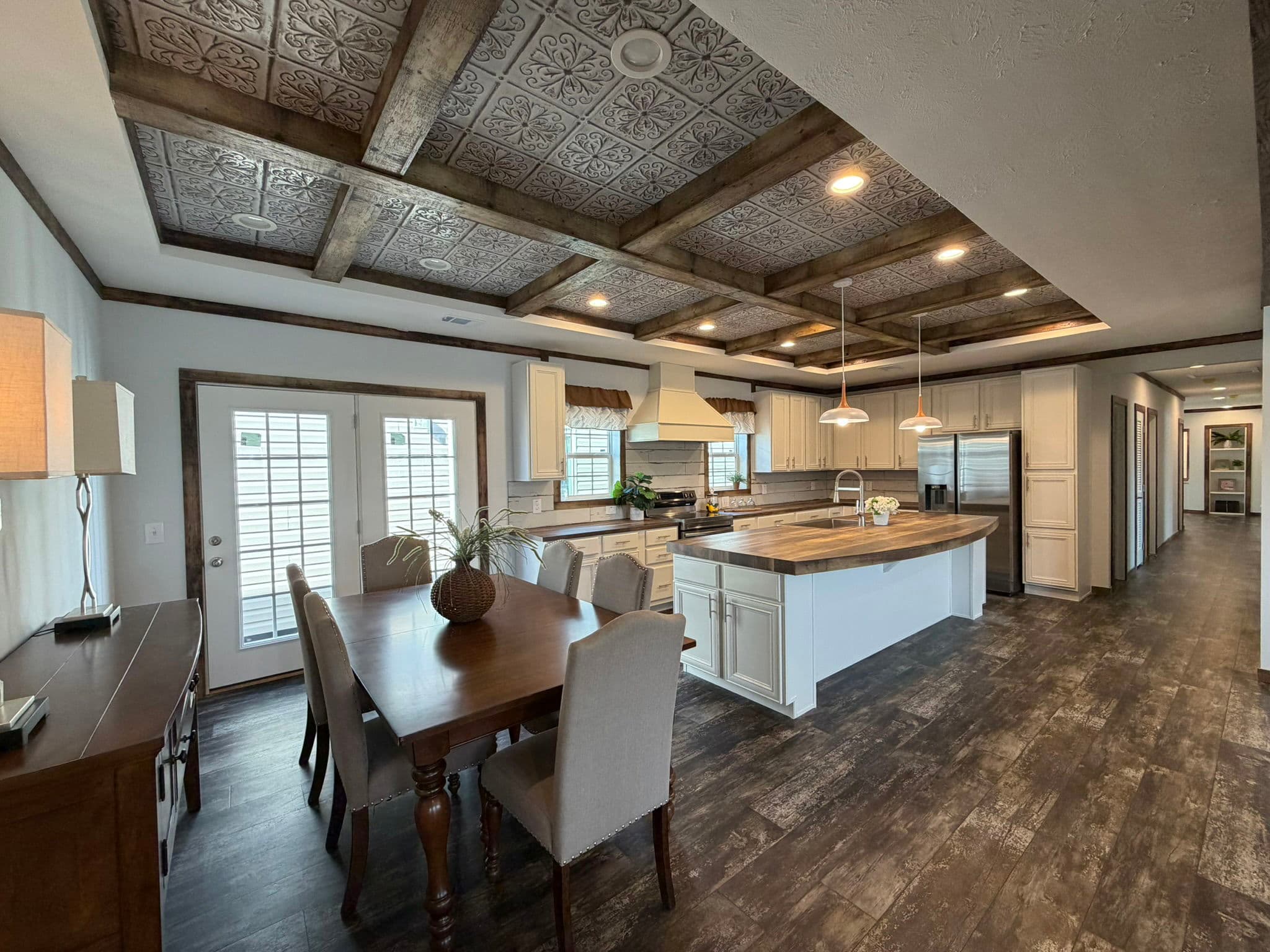 Tyra ii interior home features