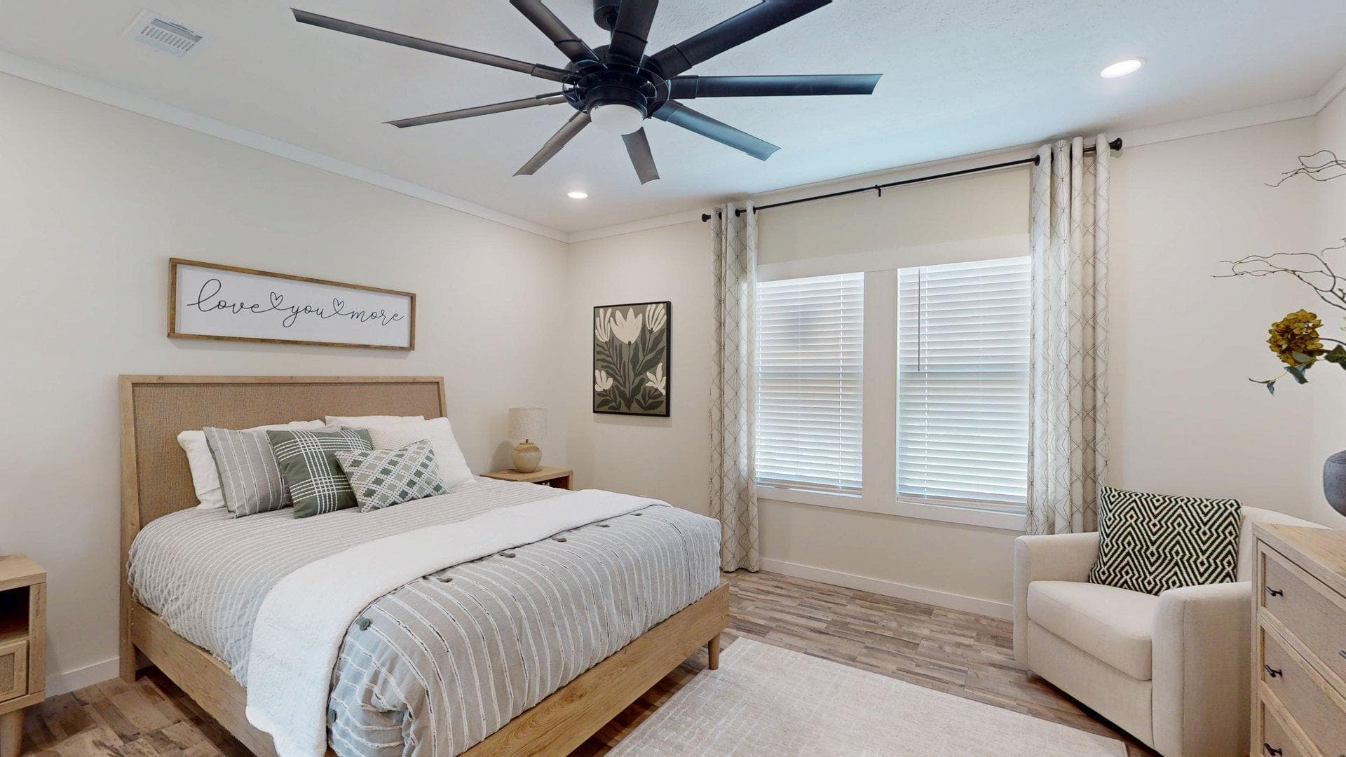 South fork (biloxi) bedroom home features