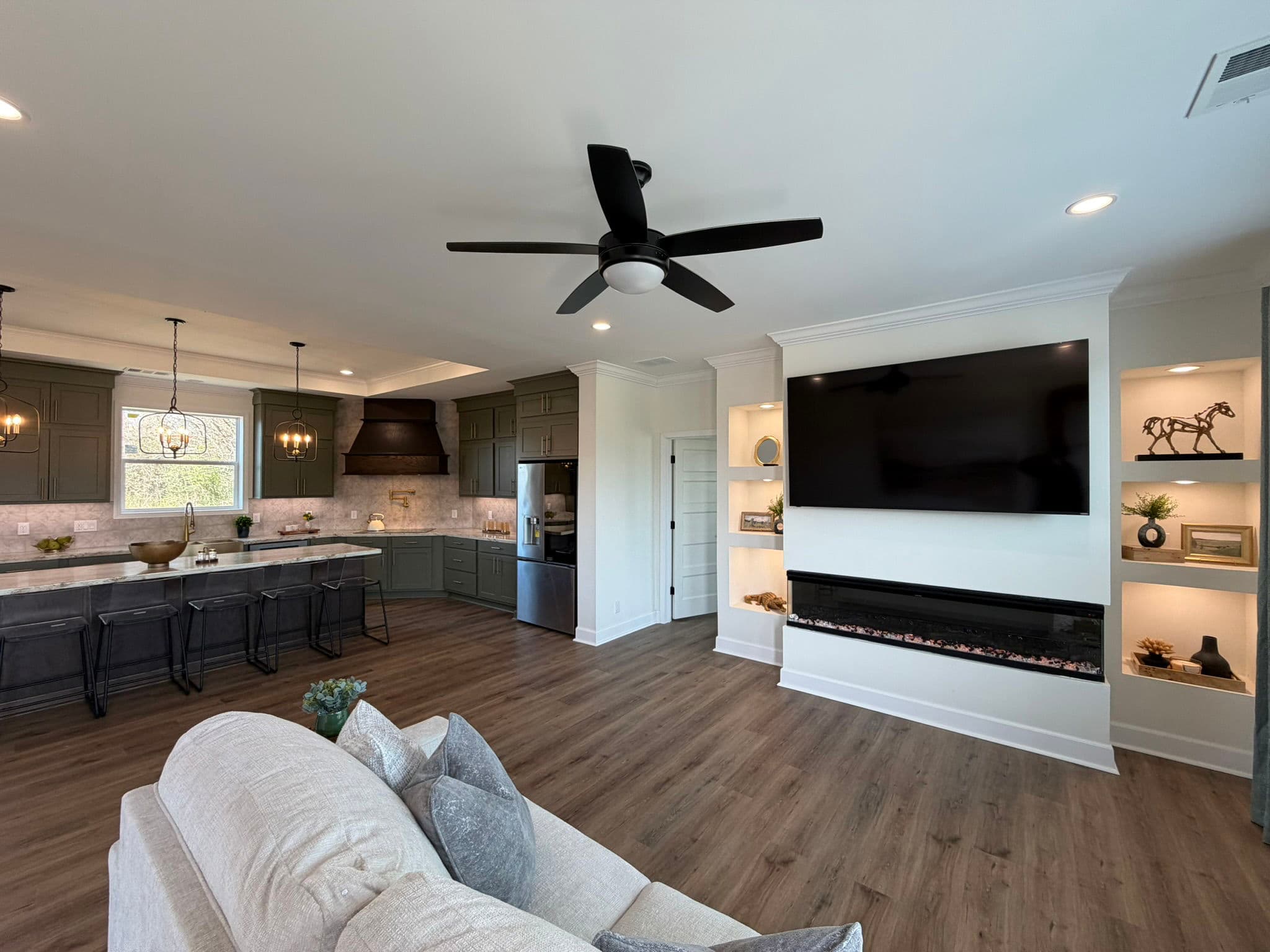 Ponderosa interior home features