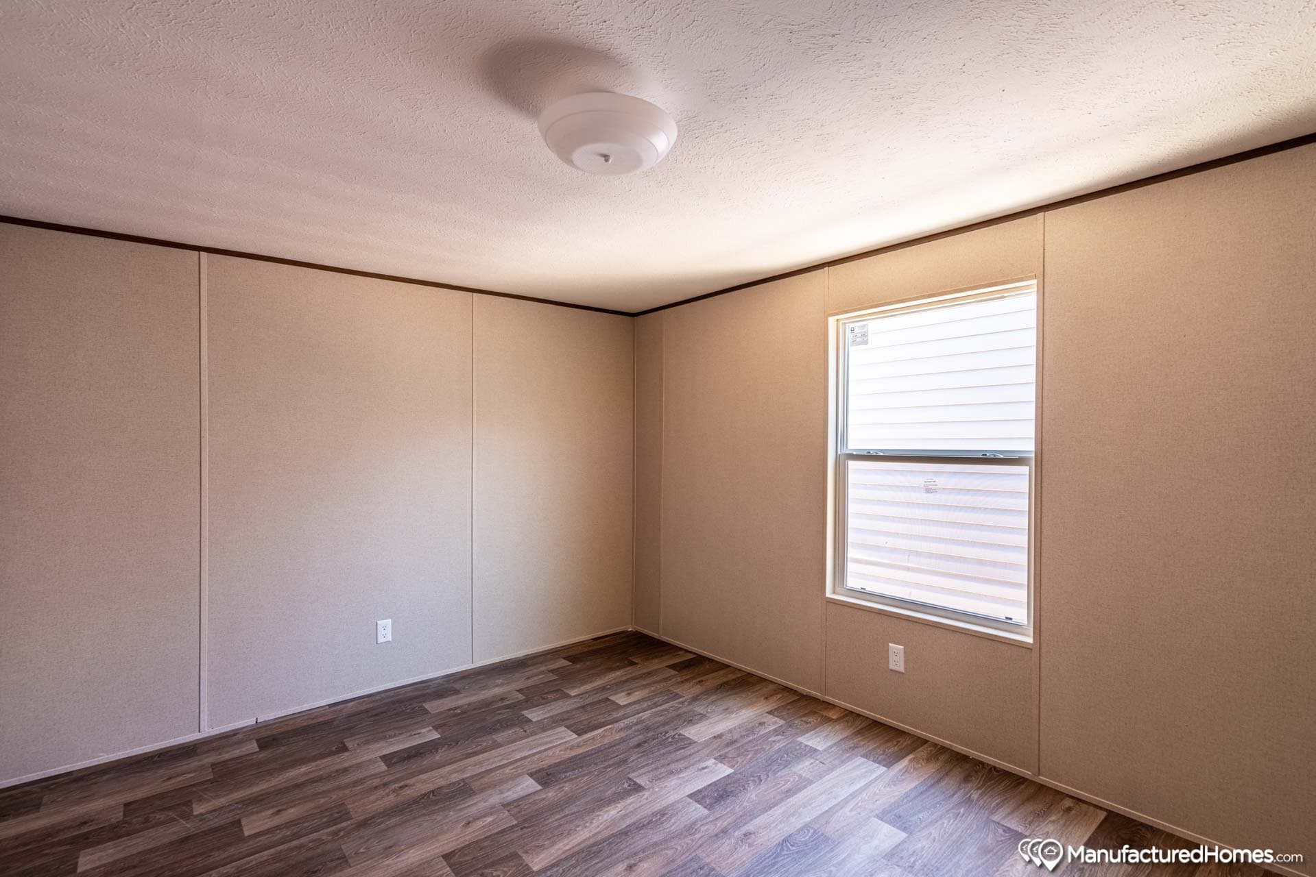 Glory bedroom home features