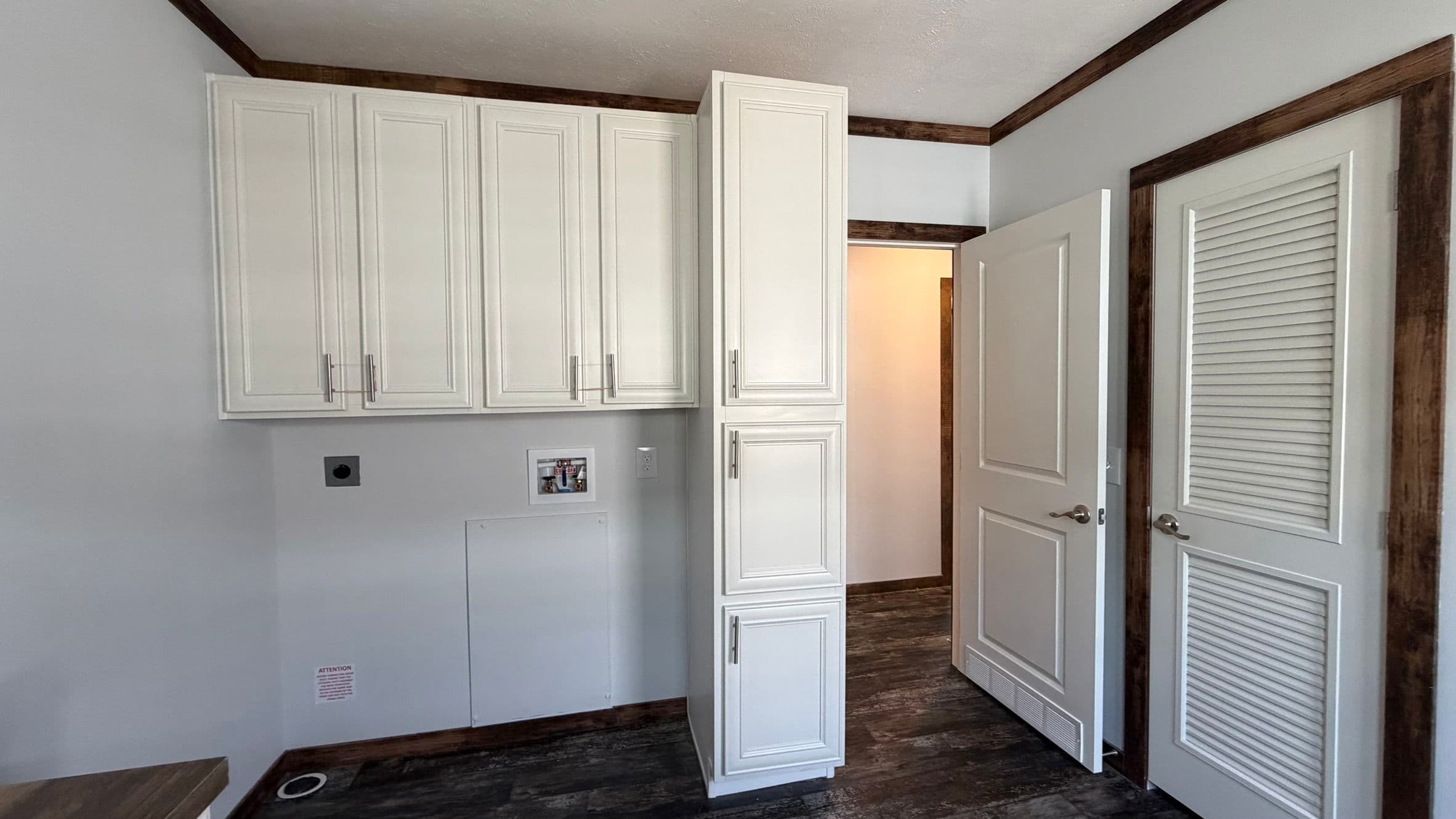 Tyra ii interior home features