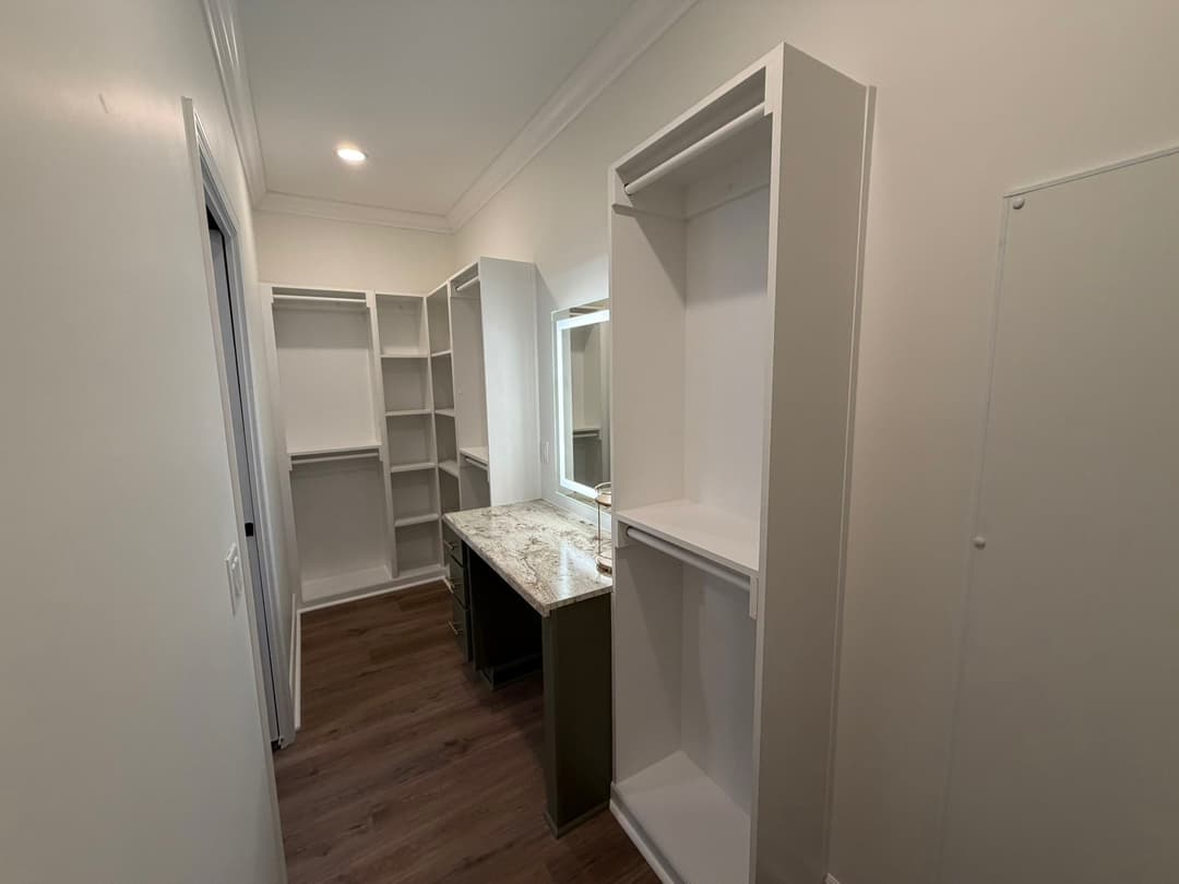 Ponderosa bathroom home features