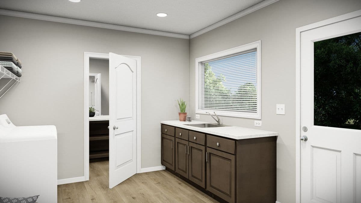 The huxton ii interior home features