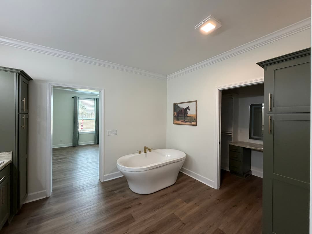 Ponderosa bathroom home features