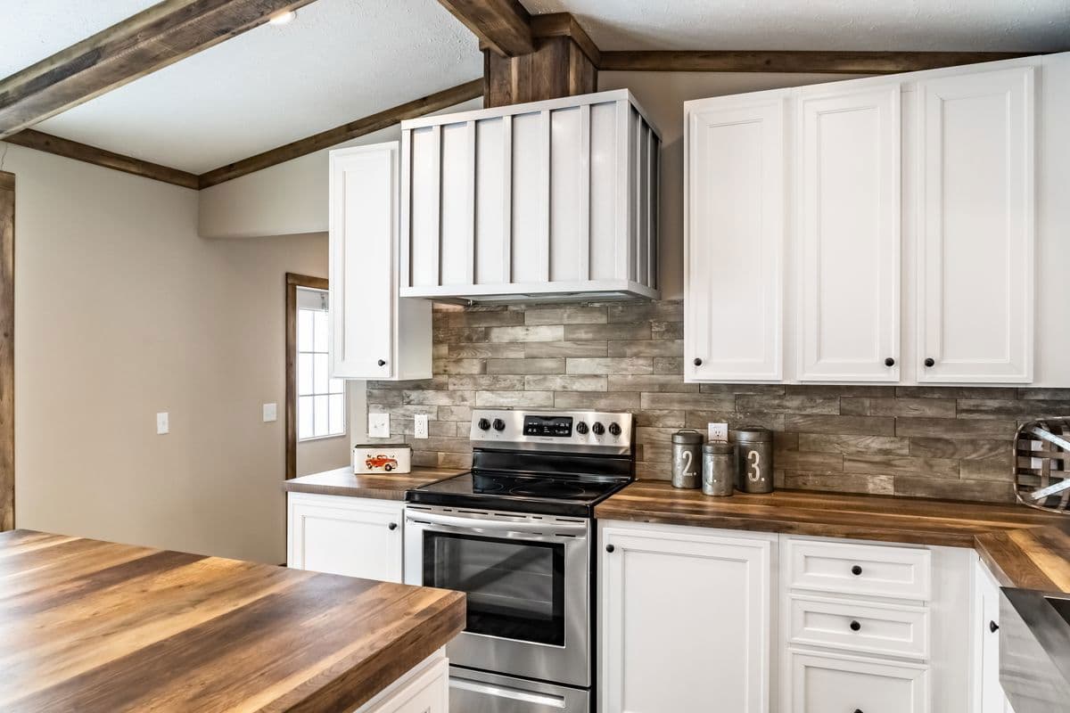 The bobby jo kitchen home features