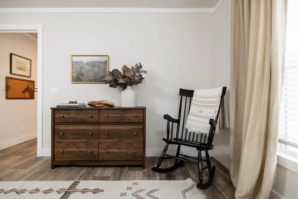 Shout bedroom home features