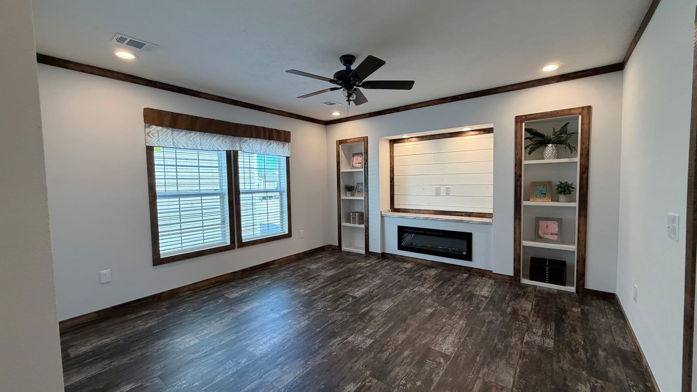 Tyra ii interior home features