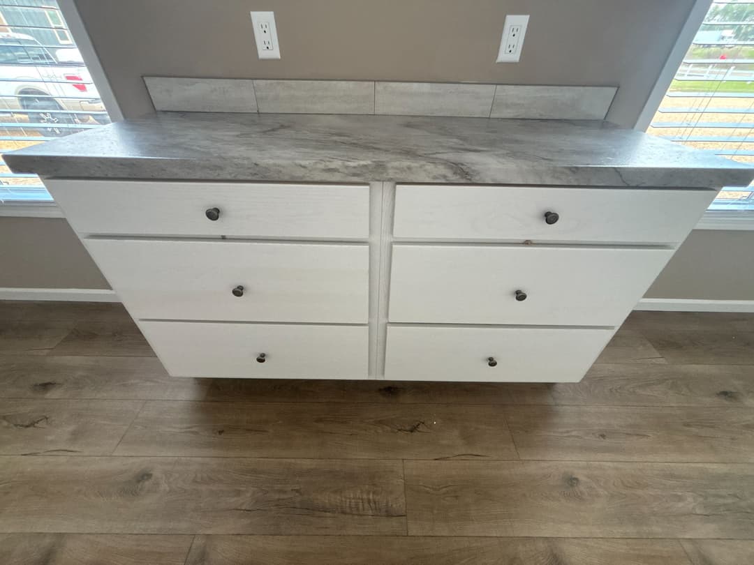 The hexagon bedroom home features