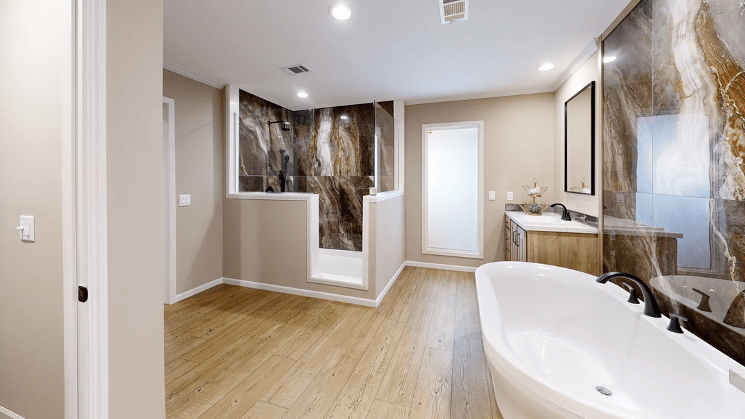 Mclemore ( biloxi) bathroom home features