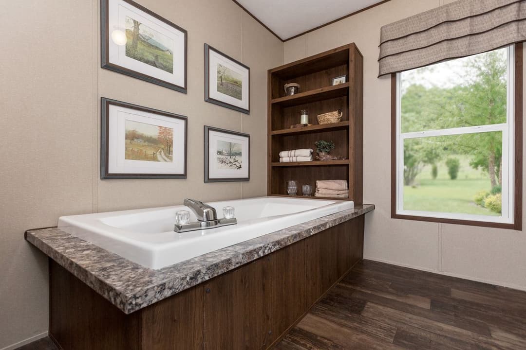 The bayside bathroom home features