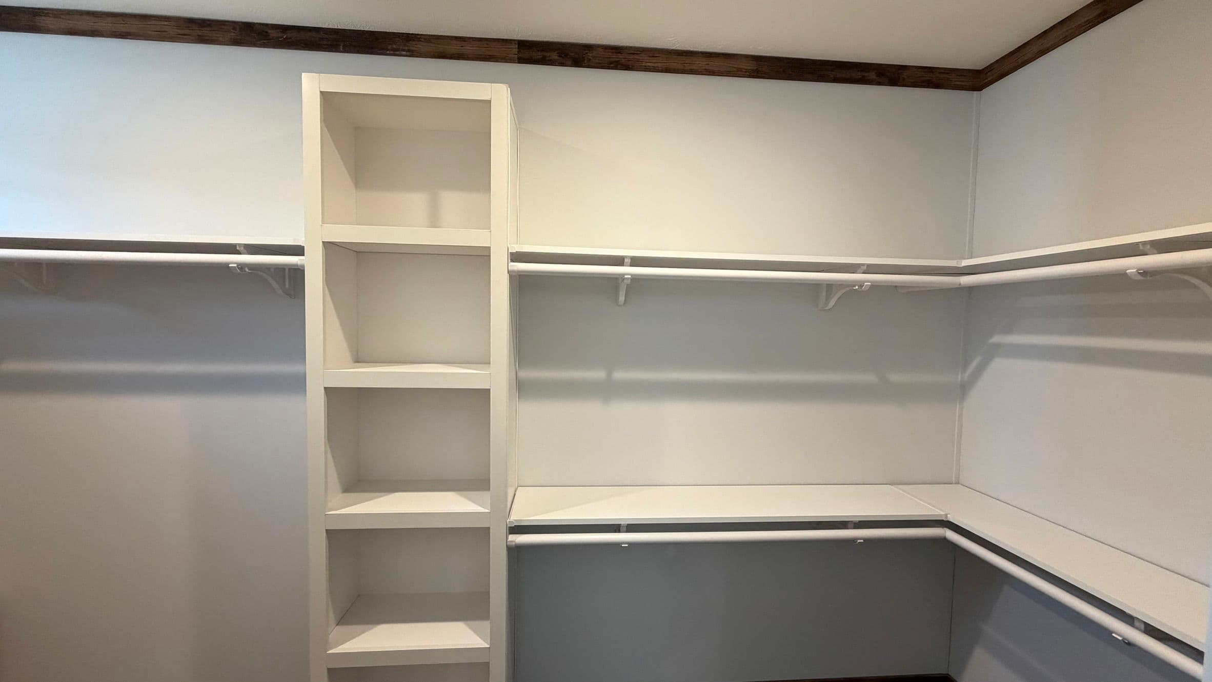 Tyra ii interior home features