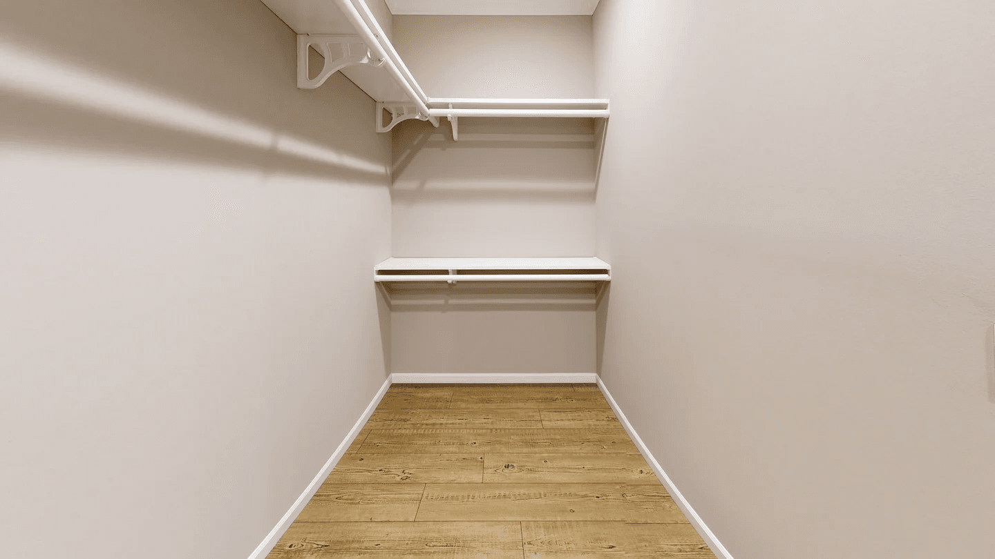 Mclemore ( biloxi) bedroom home features