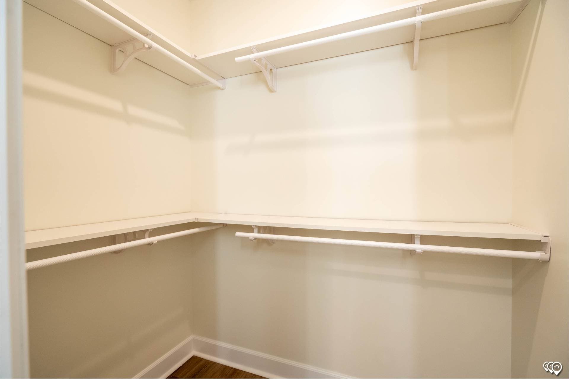 The piney branch interior home features