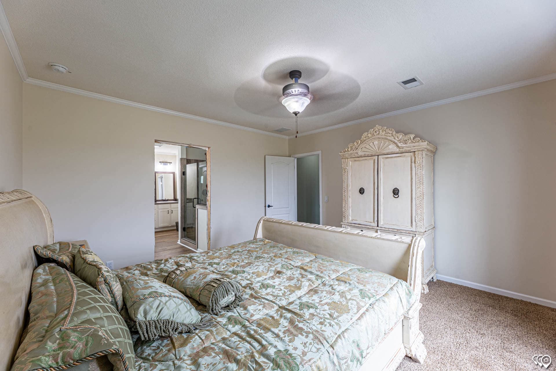 Acadia bedroom home features