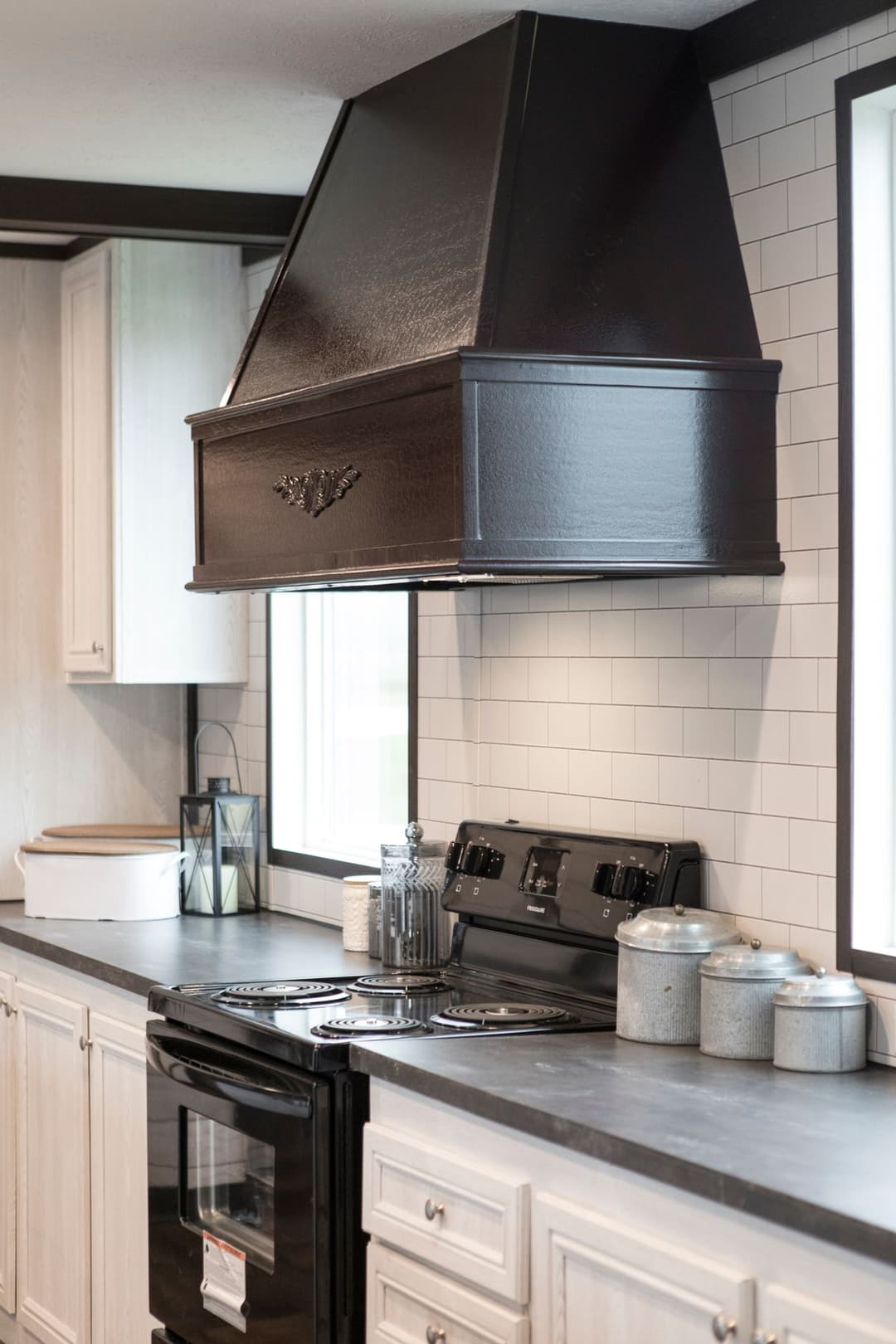 The seaside 1170 kitchen home features