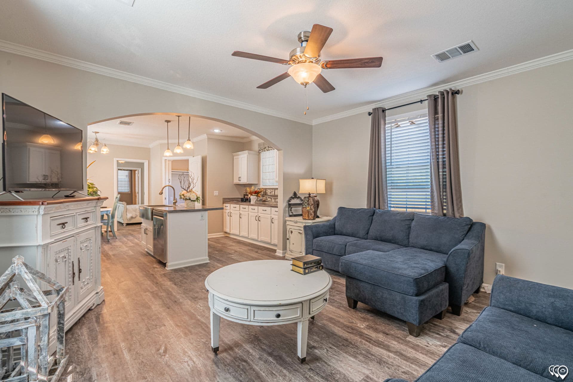 Mei interior home features