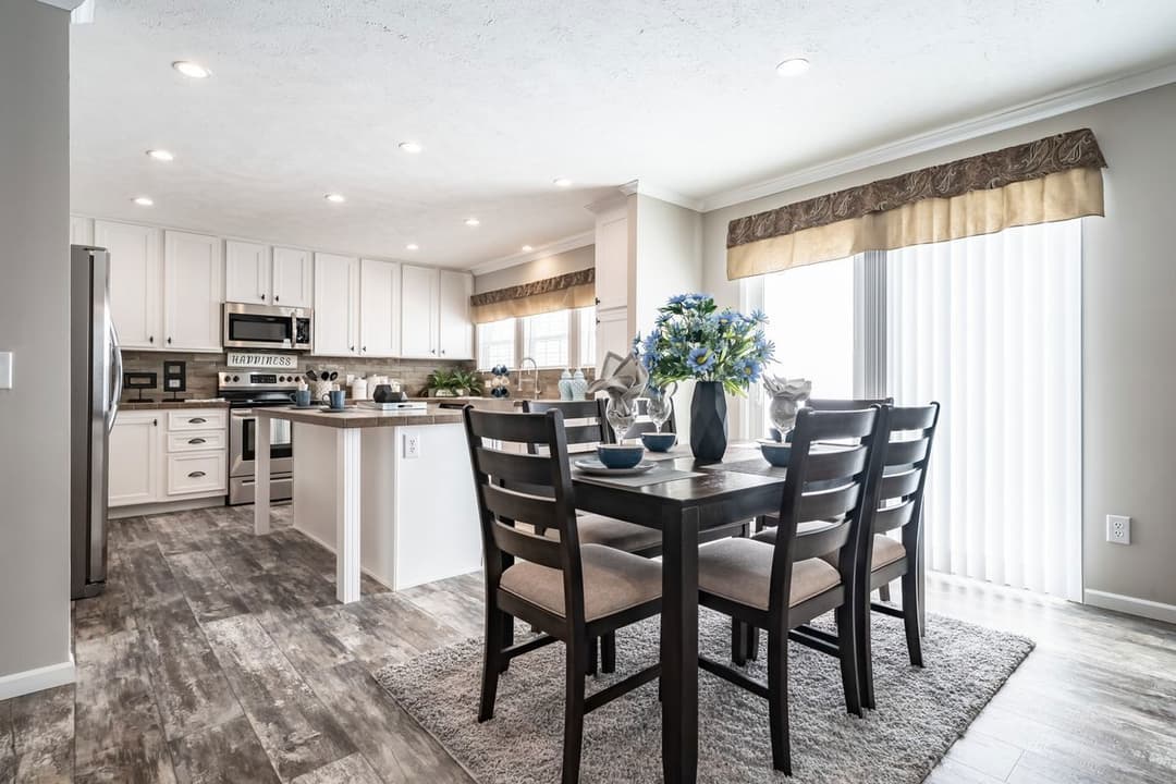 The roddy interior and kitchen home features