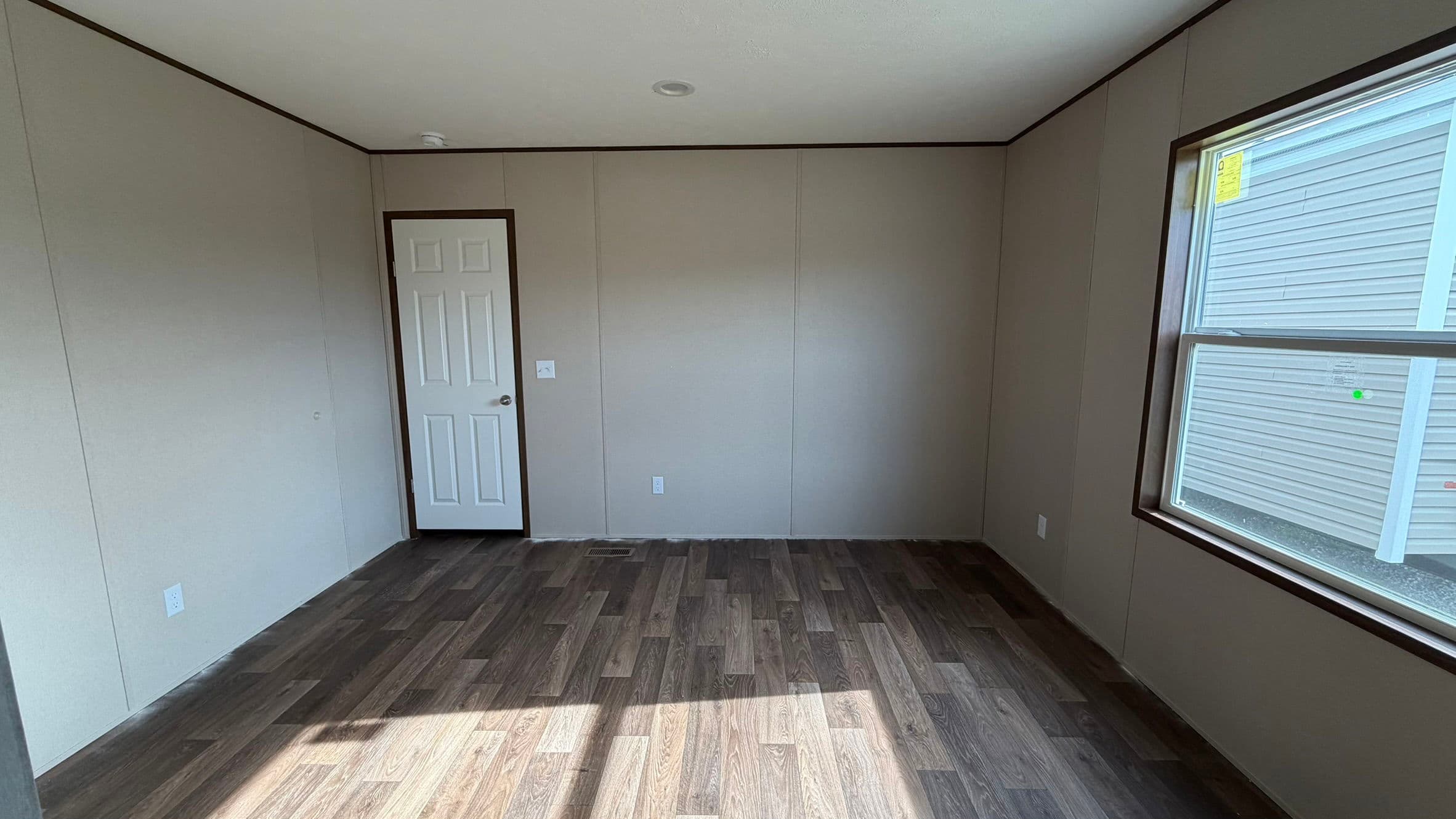 Dogwood bedroom home features