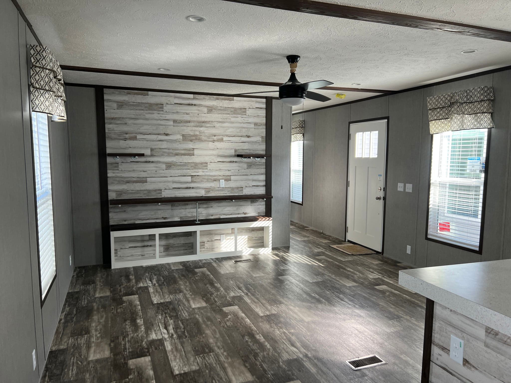 Edge 72 interior home features