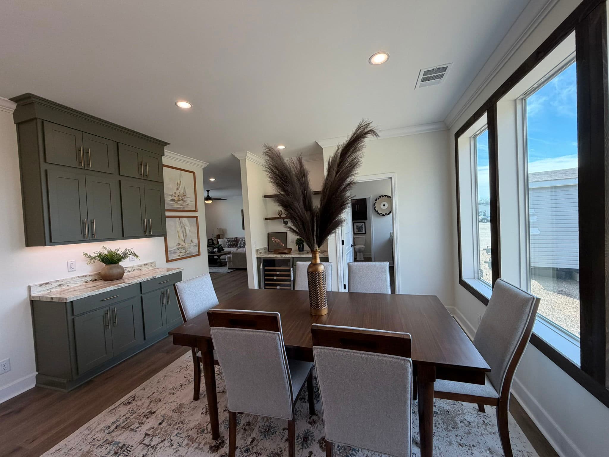 Ponderosa interior home features