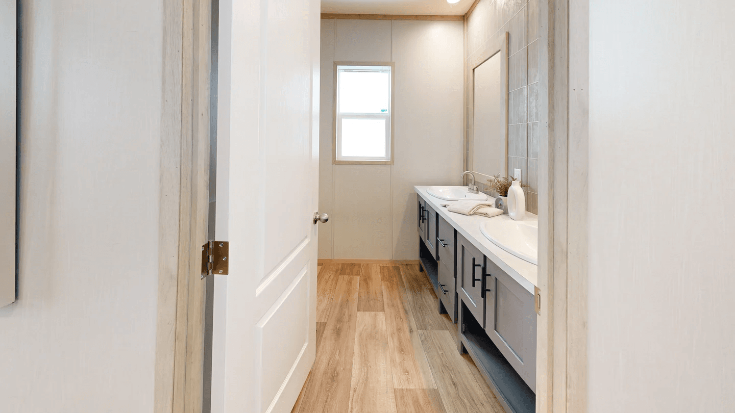 Mariner bathroom home features