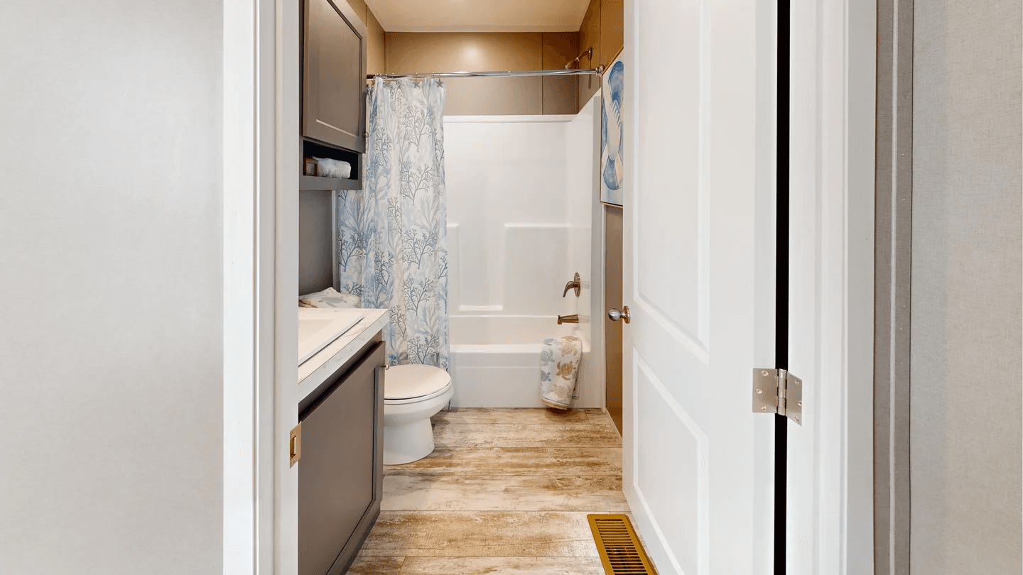 The driftwood (biloxi) bathroom home features