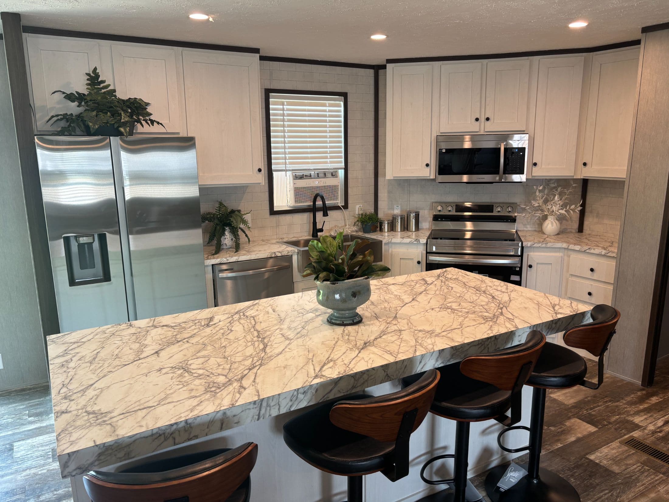 The bayside hero home features