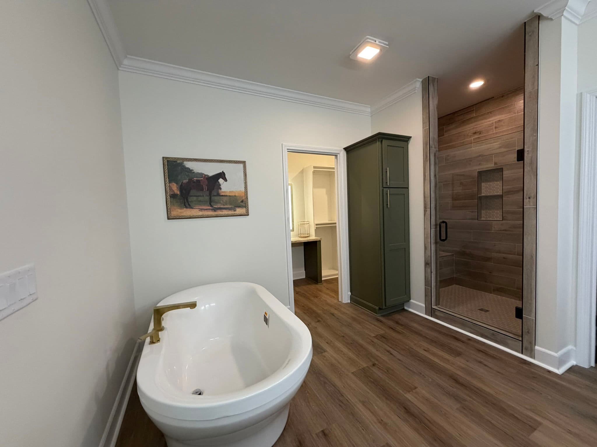 Ponderosa bathroom home features