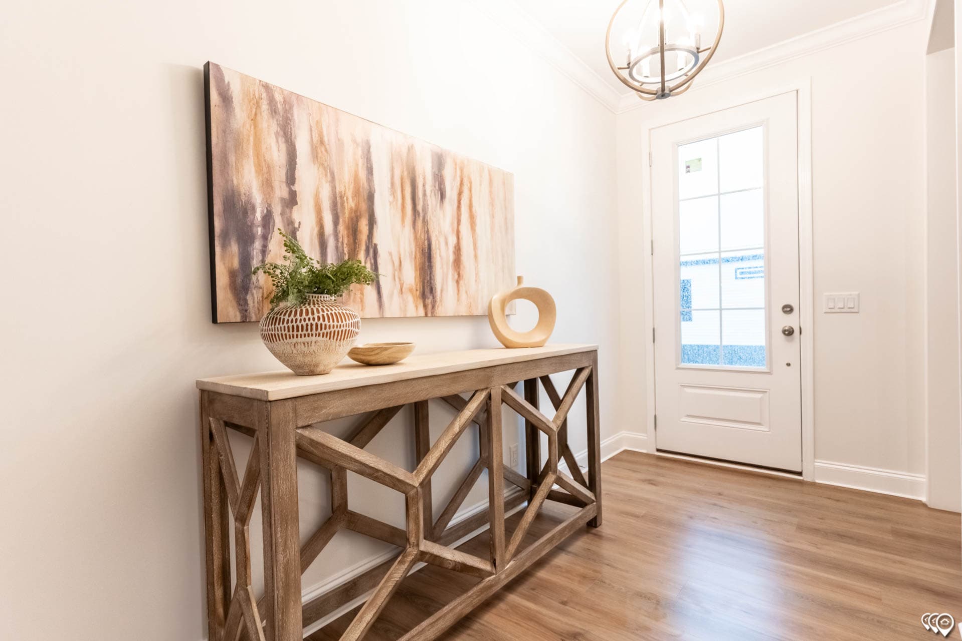 Shoreline   home features