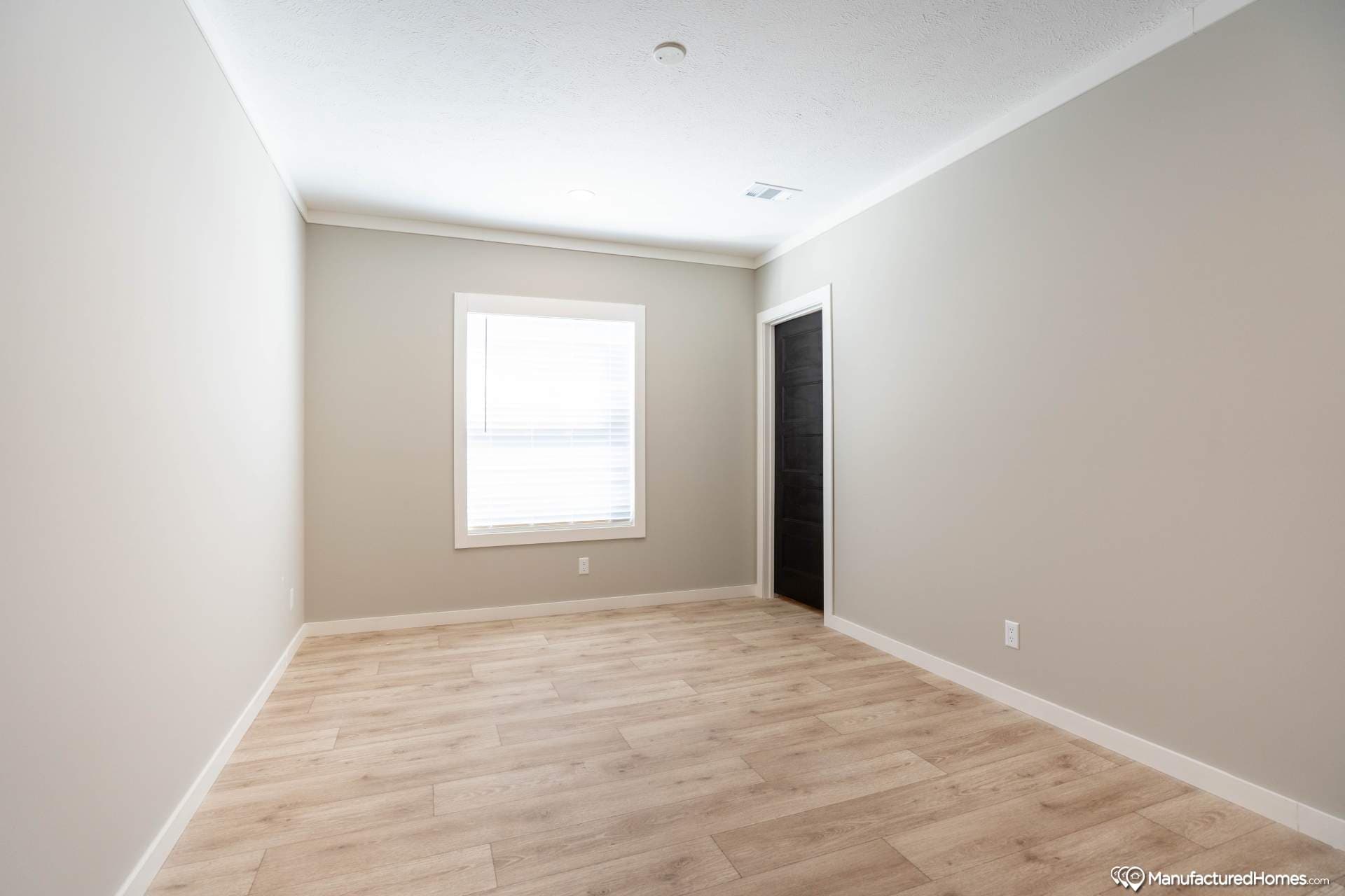 Shades creek bedroom home features