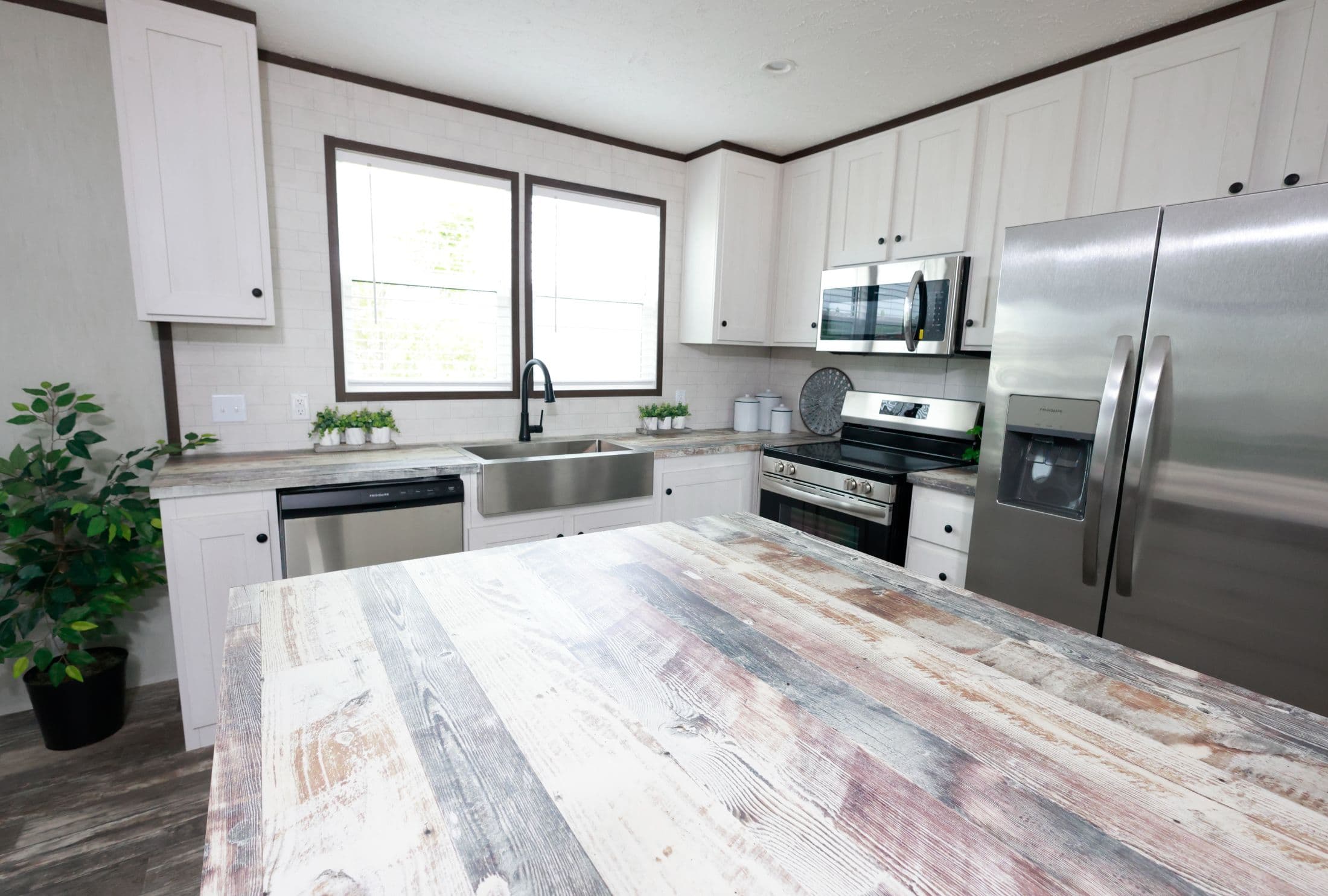 The park place kitchen home features