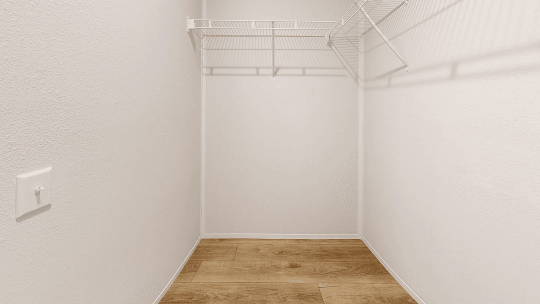 Lean on me bedroom home features