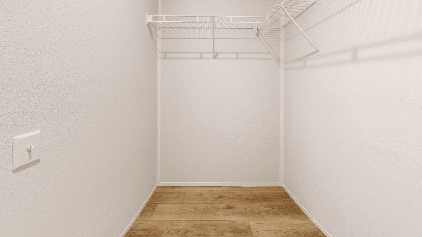 Lean on me bedroom home features