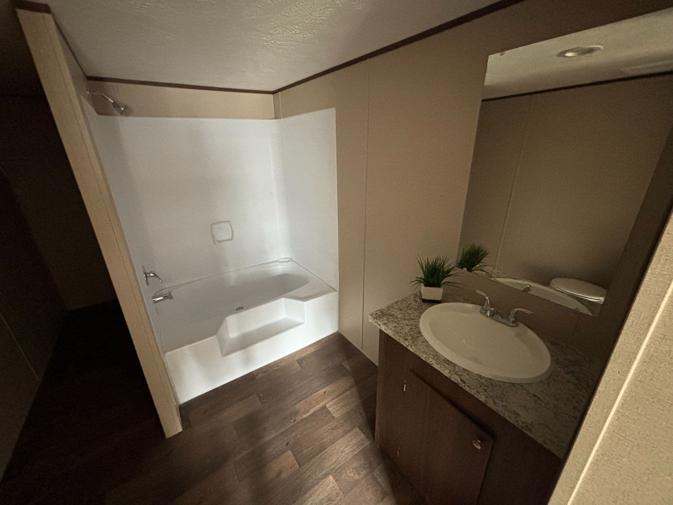 Satisfaction (wind zone 2) bathroom home features