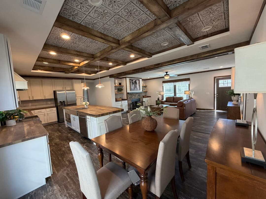 Tyra ii interior home features